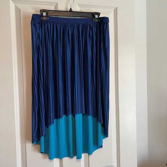 Reversible HiLo Skirt and Shirt Bundle - Picture 2 of 4